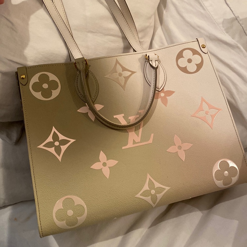 Louis Vuitton Brand New Onthego in sunset khaki
